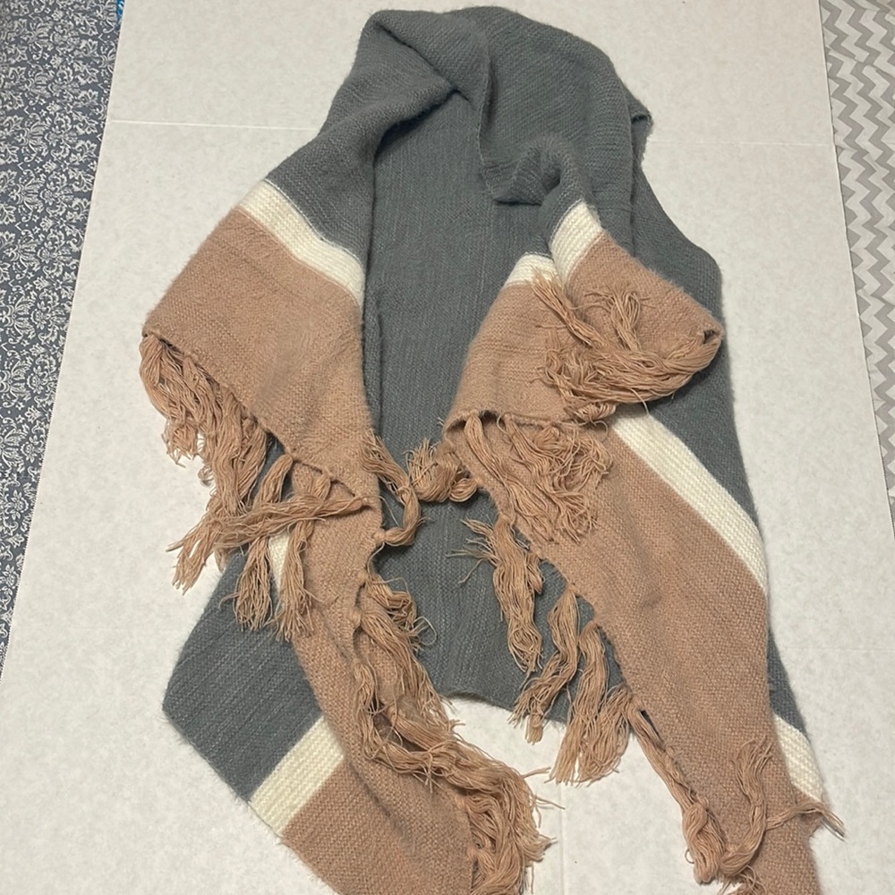 Maurices sleeveless cardigan